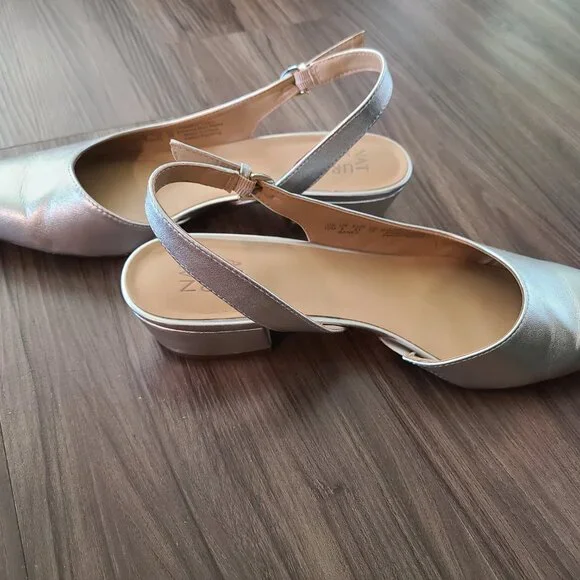 Naturalizer silver pointed toe sling back 1.5 inch heels 10M - Picture 2 of 7